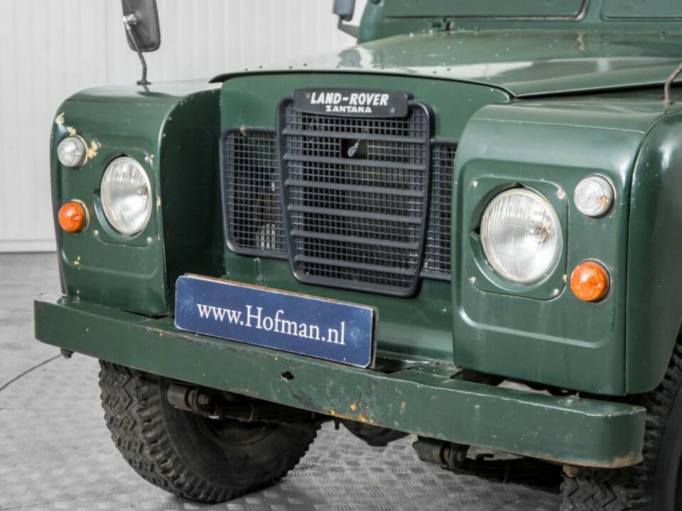 Image 18/50 of Land Rover 109 (1978)