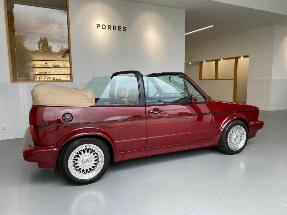 Image 5/11 de Volkswagen Golf Mk I Convertible 1.8 (1990)