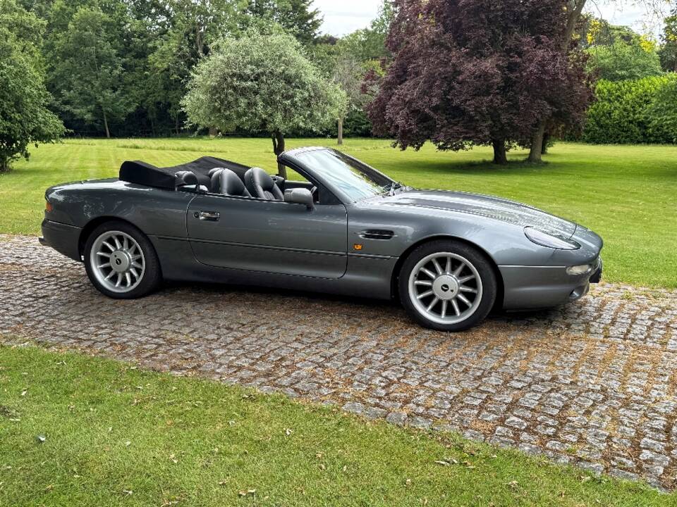 Image 8/28 of Aston Martin DB 7 Volante (1997)
