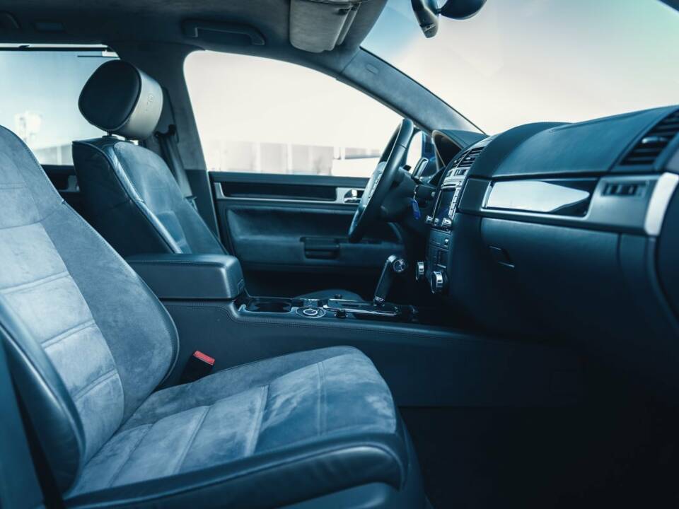 Image 7/15 of Volkswagen Touareg W12 (2007)