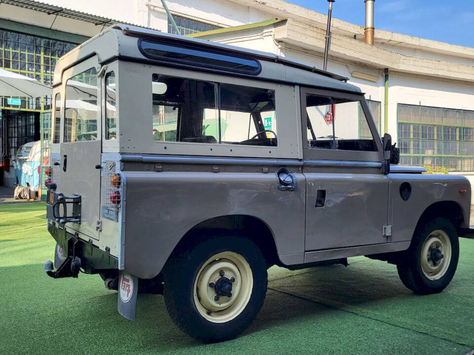 Bild 10/39 von Land Rover 88 (1981)