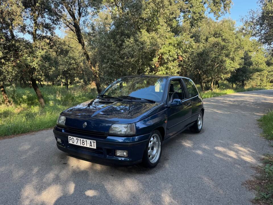 Bild 2/40 von Renault Clio I 1.8 16V (1993)