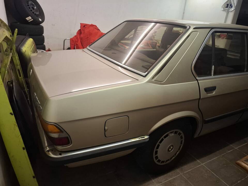 Image 4/17 of BMW 525e (1985)