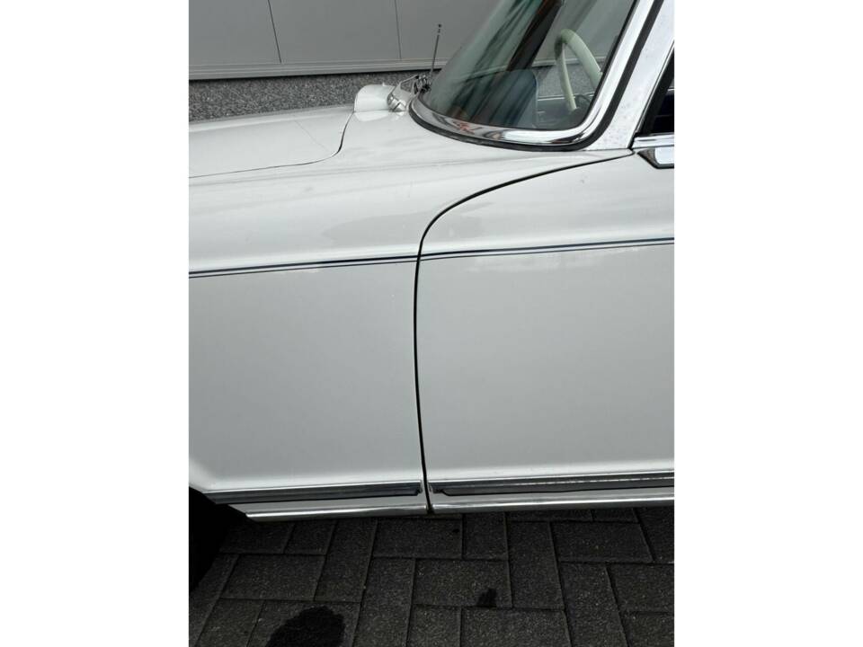 Image 24/50 of Mercedes-Benz 280 SL (1971)