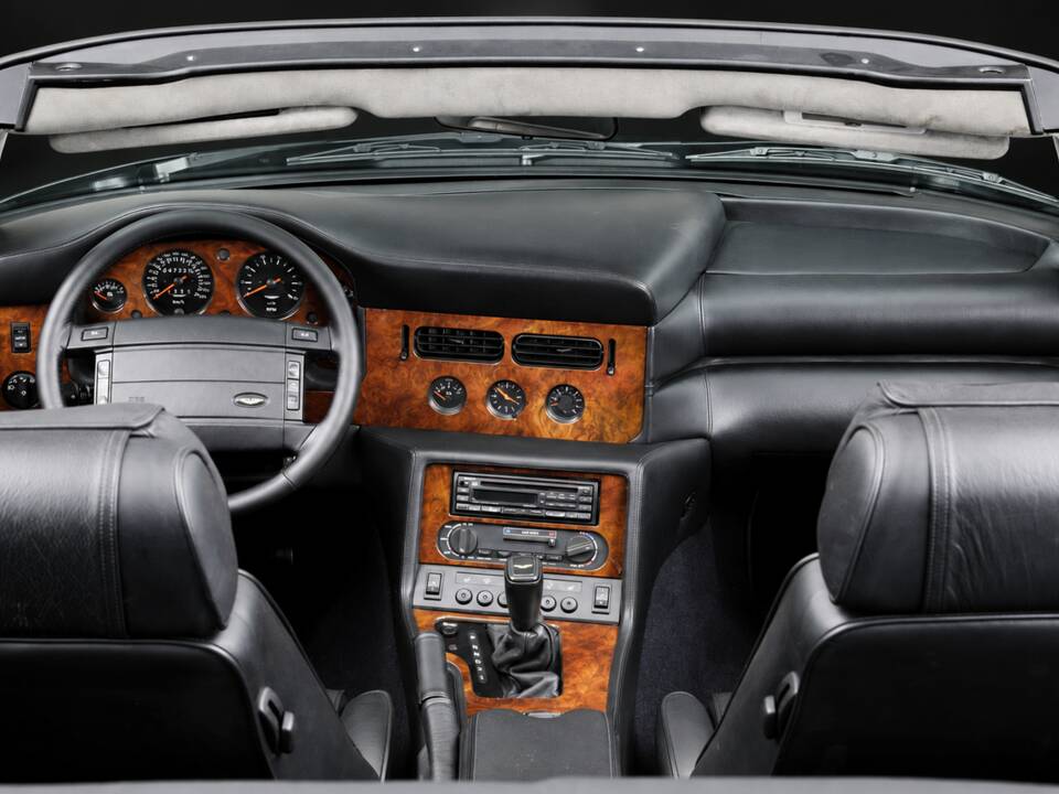 Immagine 12/17 di Aston Martin Virage Volante (1994)