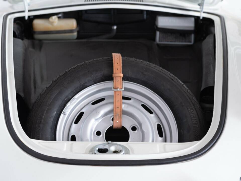 Image 33/37 of Porsche 356 C 1600 SC (1964)