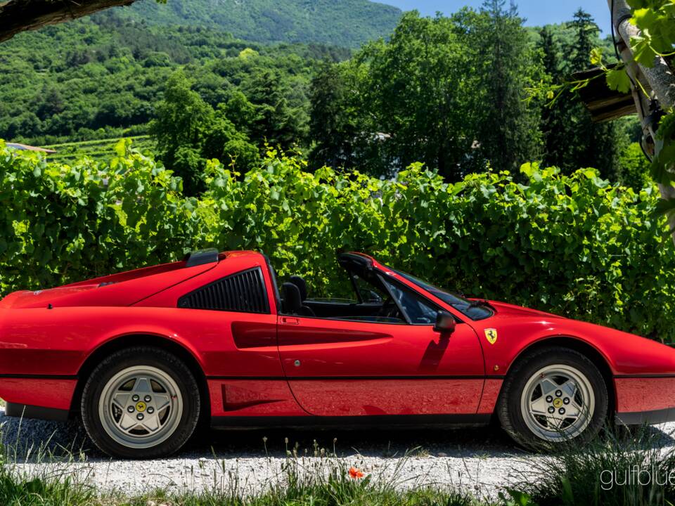Image 14/73 of Ferrari 208 GTS Turbo (1989)