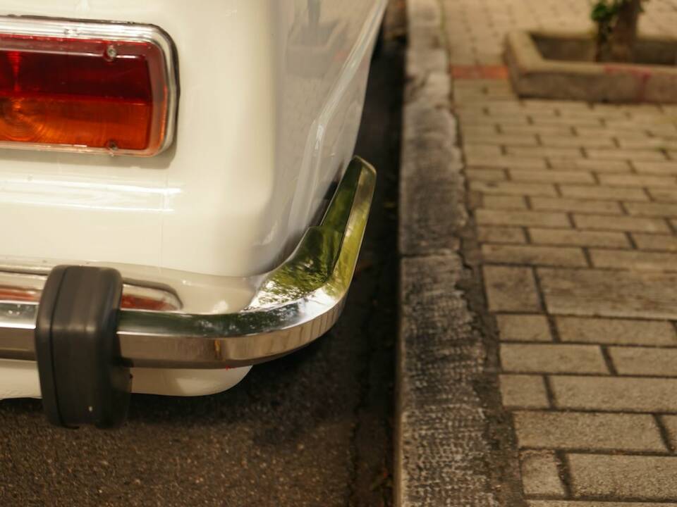 Image 11/100 of Alfa Romeo Giulia Nuova Super 1300 (1977)