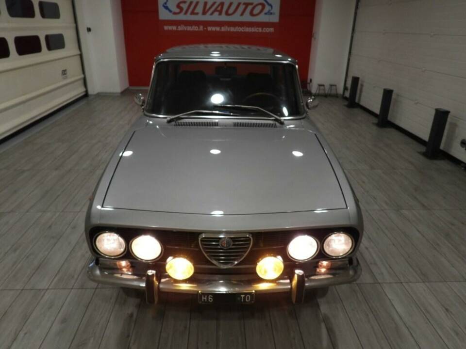 Bild 13/14 von Alfa Romeo 2000 Spider Veloce (1973)