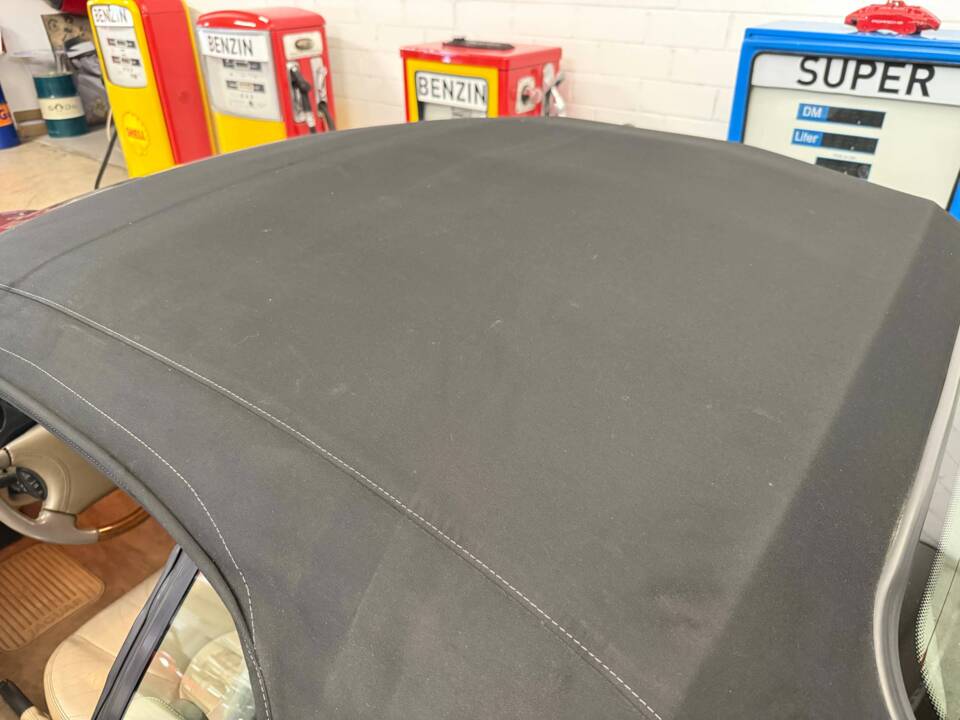 Image 17/21 of Jaguar XKR (1998)