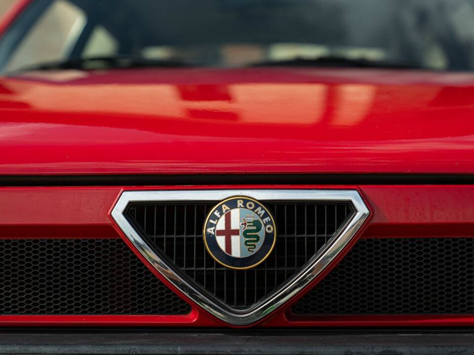 Image 12/47 of Alfa Romeo 75 1.6 (1991)