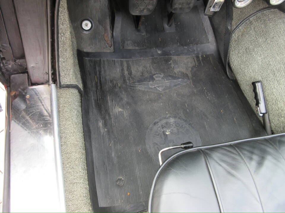 Image 27/40 of Alfa Romeo 2600 Spider (1966)