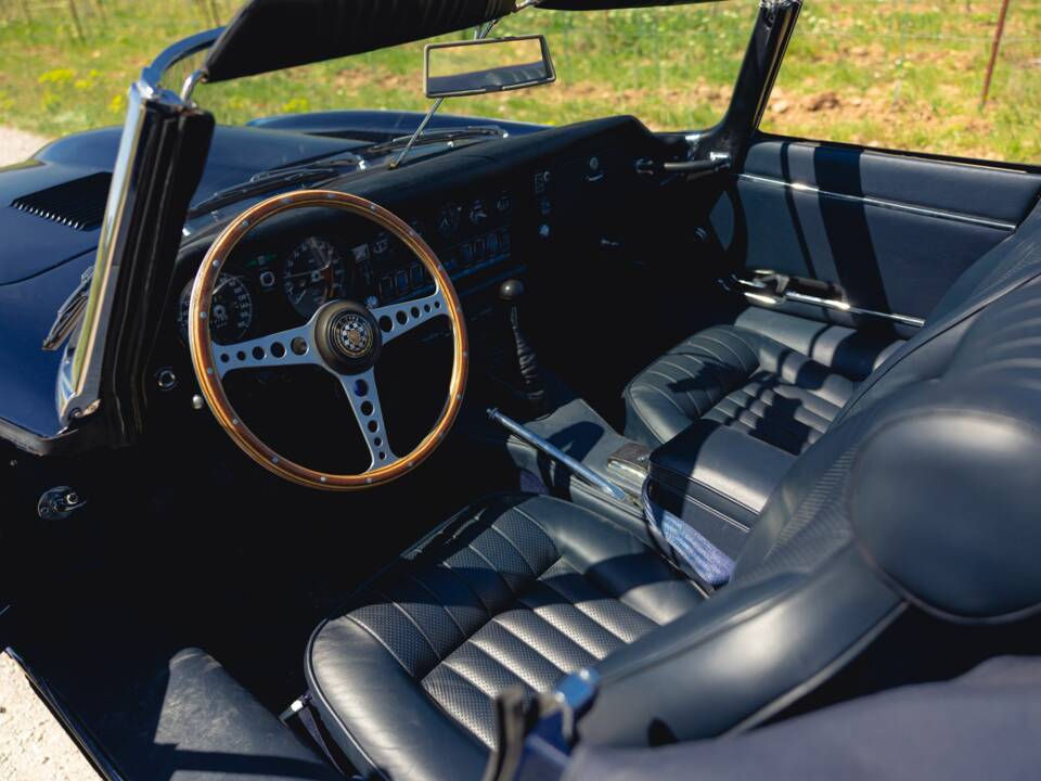 Image 24/50 de Jaguar E-Type (1969)