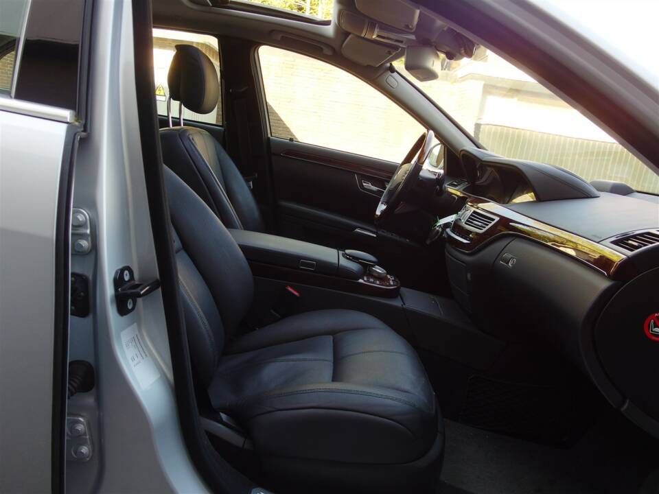 Image 49/98 of Mercedes-Benz S 500 L (2007)