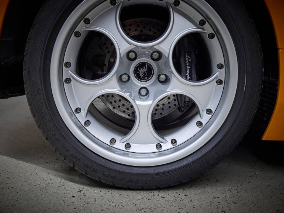 Image 70/99 of Lamborghini Murciélago (2003)