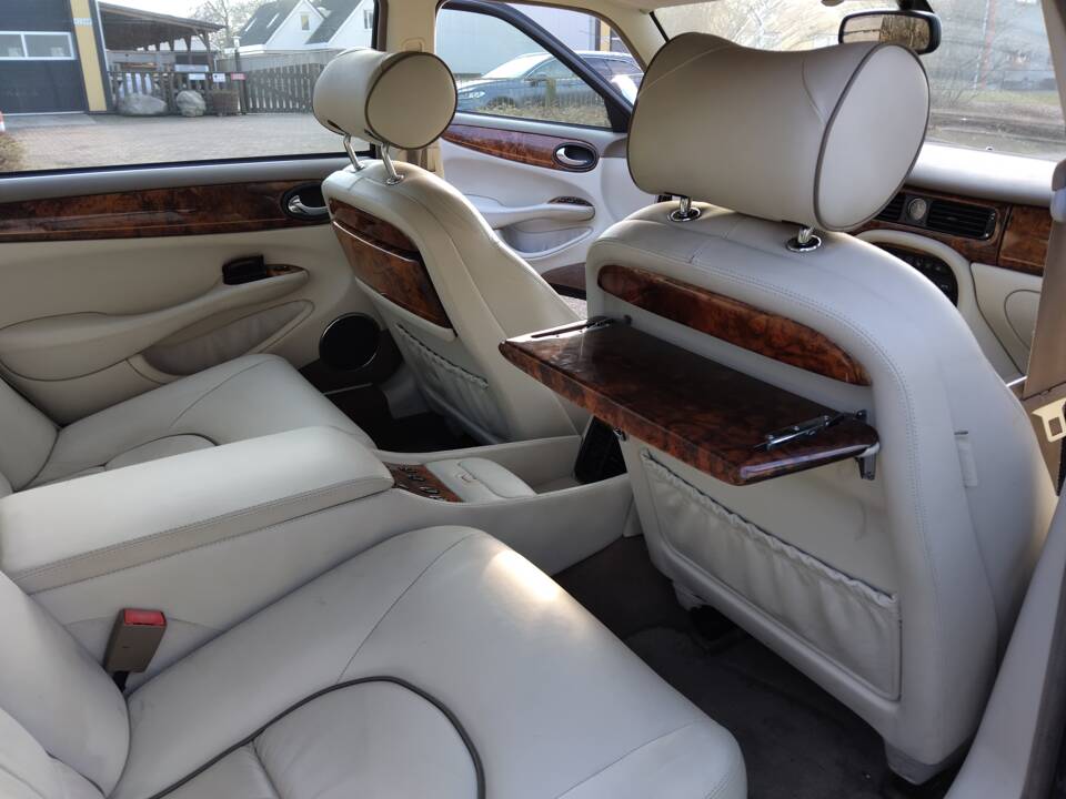 Image 21/71 of Daimler Super V8 (2000)