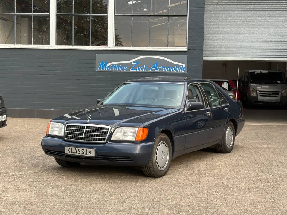Immagine 2/28 di Mercedes-Benz 400 SE (1992)