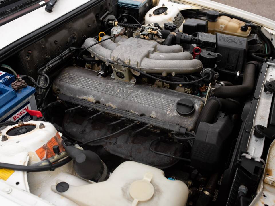 Image 18/50 of BMW 320i (1987)