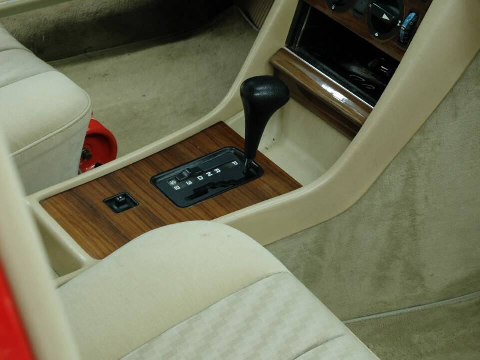 Bild 29/50 von Mercedes-Benz 260 SE (1986)