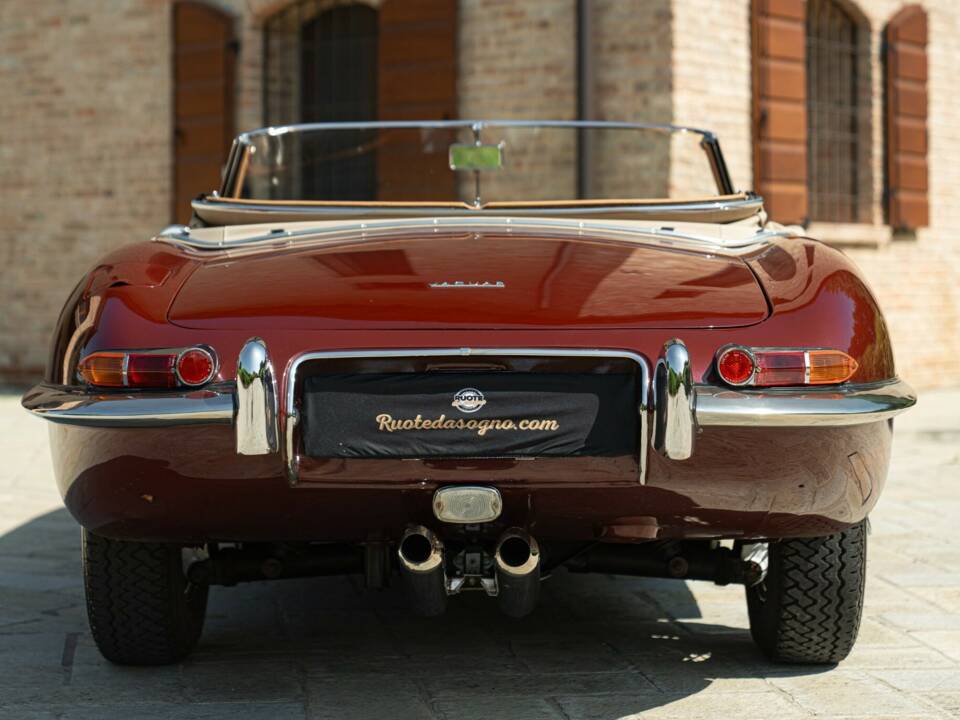Image 15/50 de Jaguar E-Type 3.8 (1964)