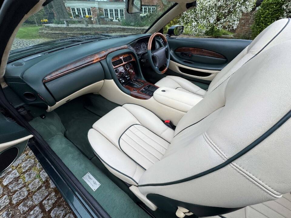 Image 39/44 of Aston Martin DB 7 Volante (1998)