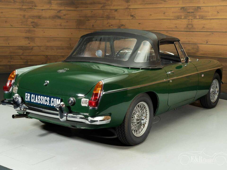 Image 13/19 de MG MGB (1966)