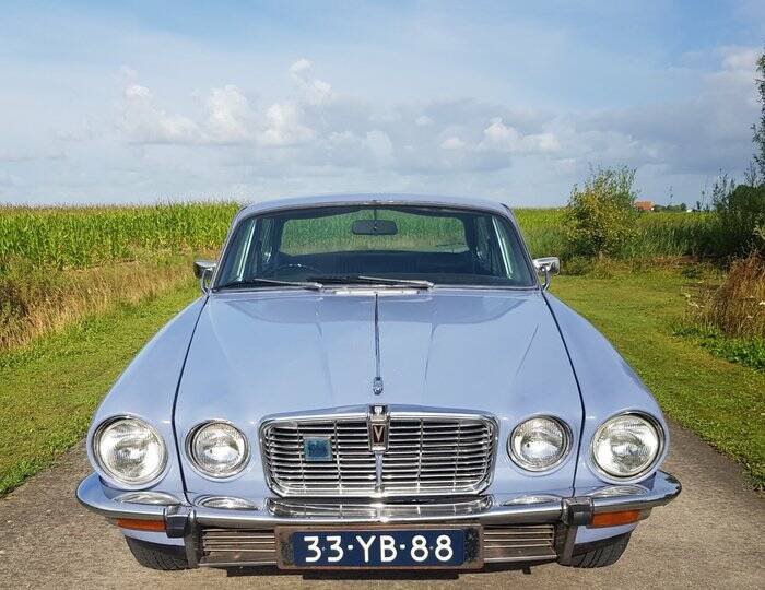 Immagine 6/7 di Jaguar XJ 12 L (1974)