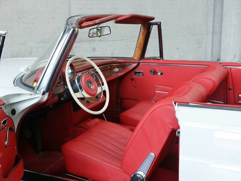 Image 22/50 of Mercedes-Benz 280 SE 3,5 (1969)