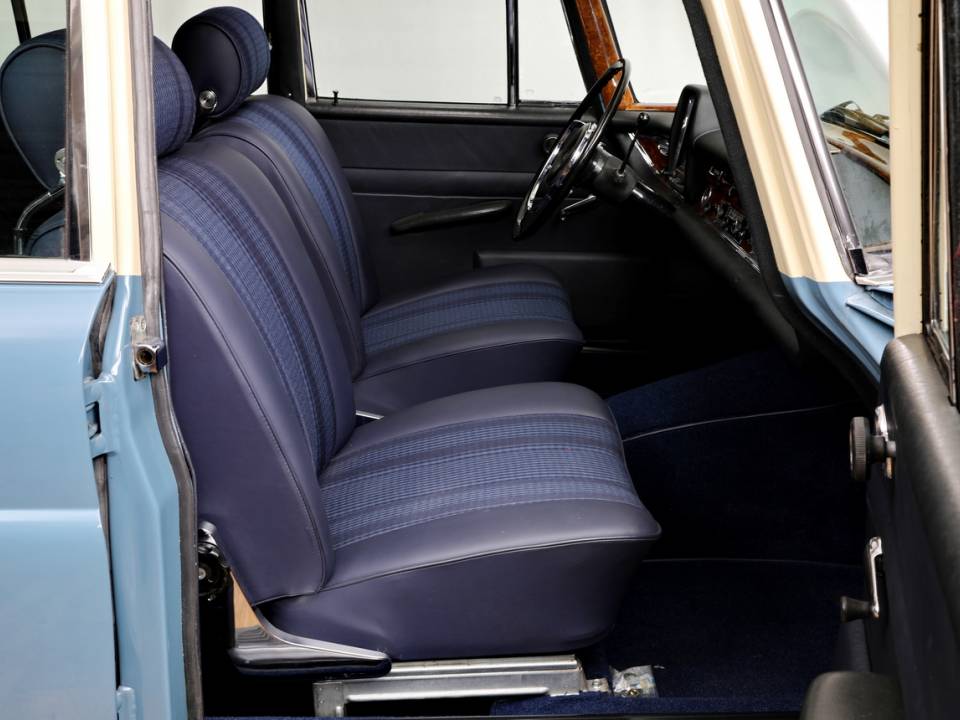 Bild 15/35 von Mercedes-Benz 230 S Universal (1968)