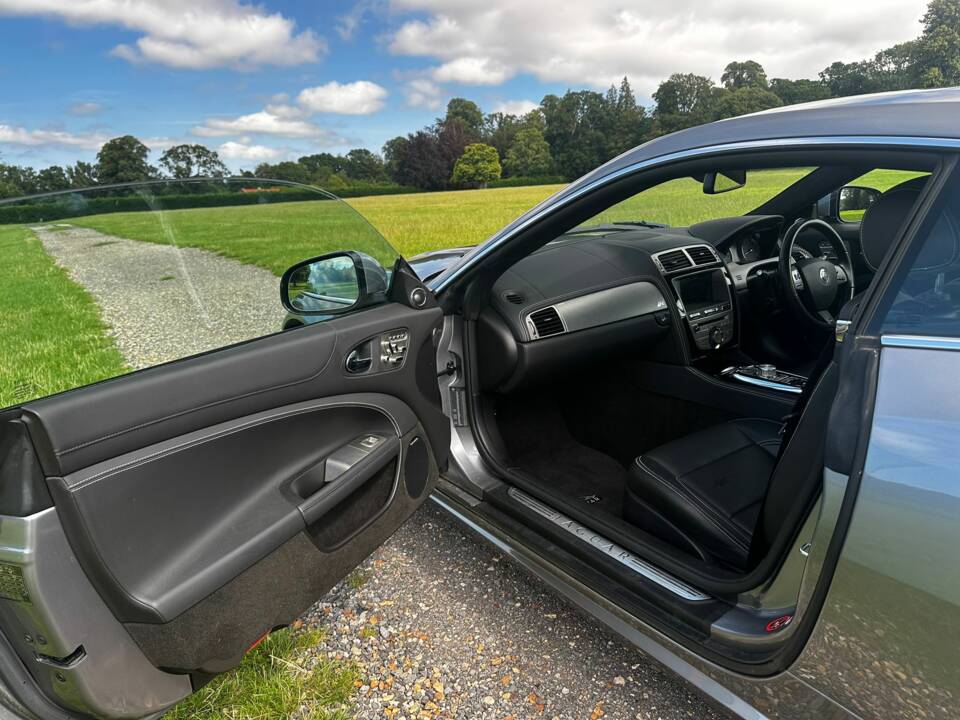 Image 27/46 of Jaguar XKR (2010)