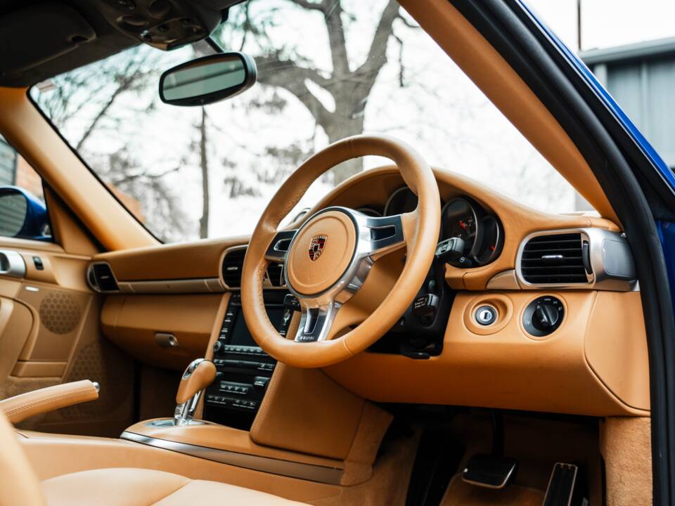 Bild 43/51 von Porsche 911 Carrera 4 GTS (2011)