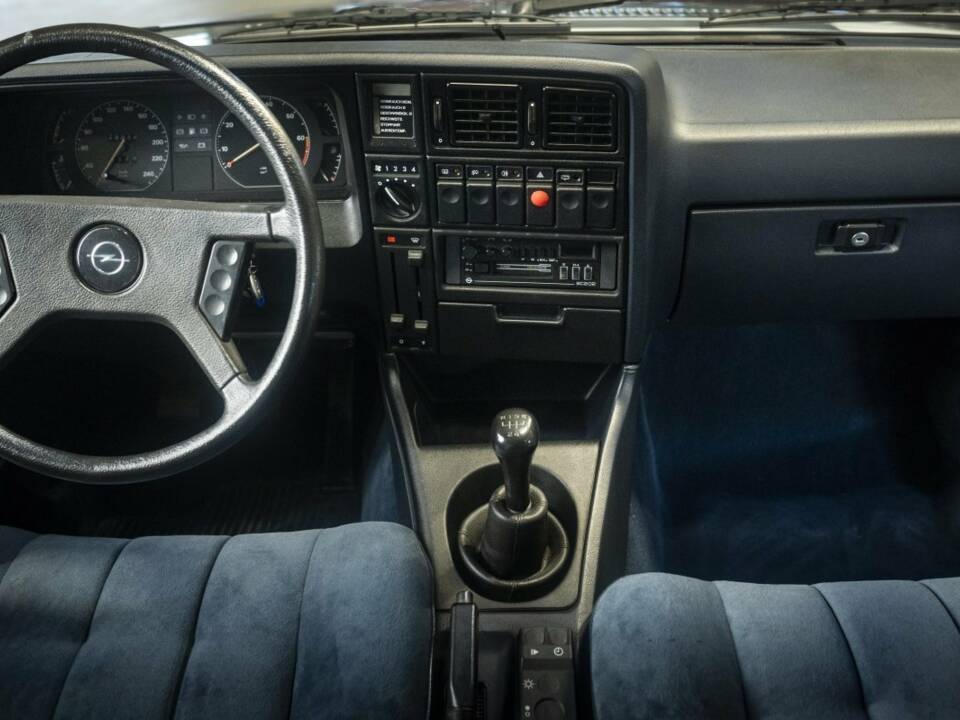 Bild 11/15 von Opel Monza 3,0 E (1983)