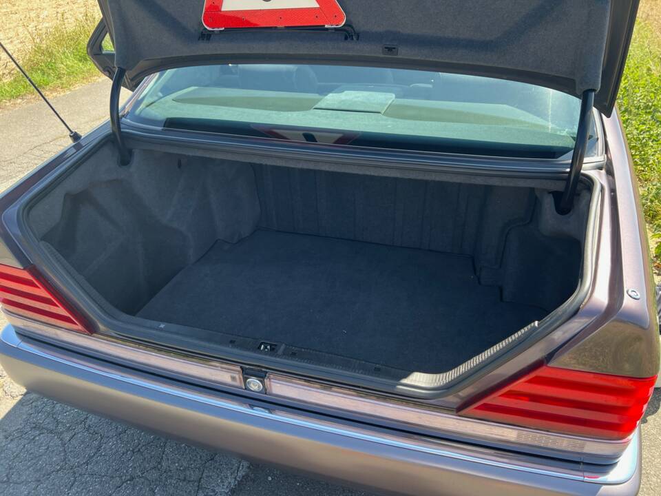 Immagine 9/32 di Mercedes-Benz 400 SE (1993)