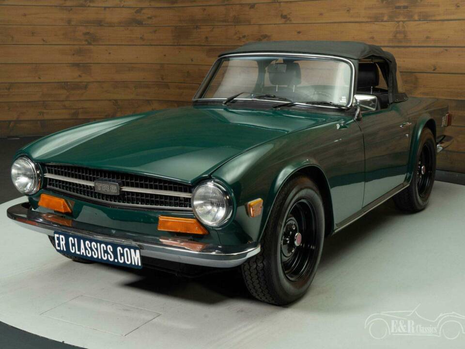 Image 13/19 of Triumph TR 6 (1974)