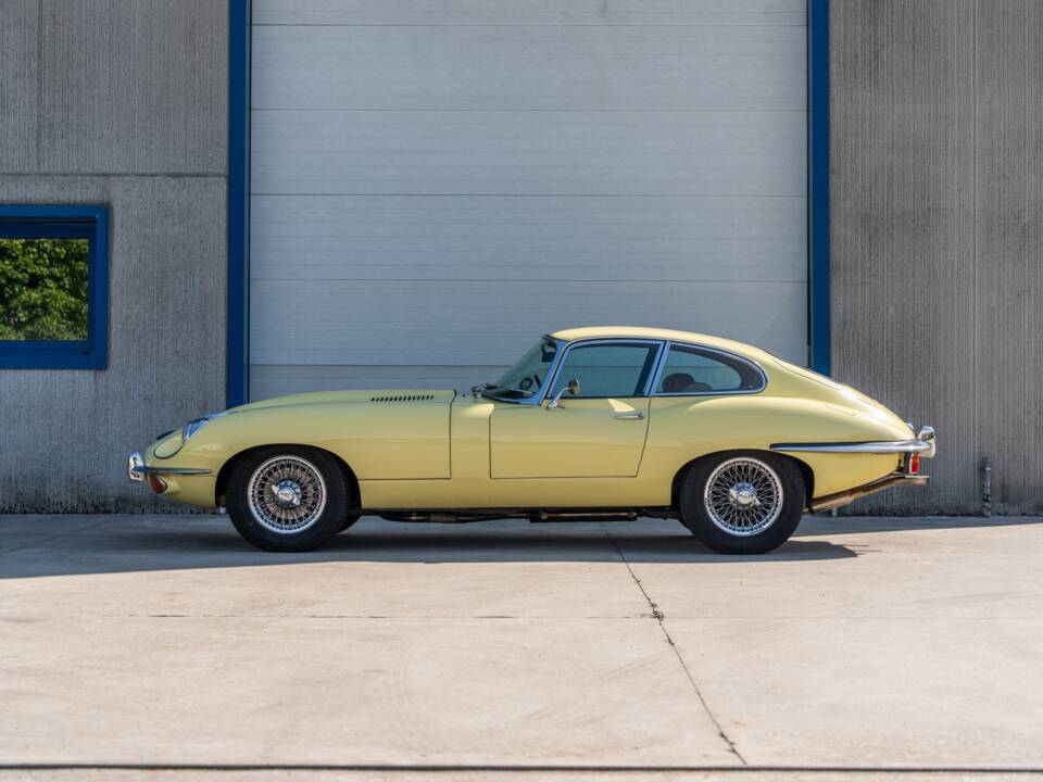 Image 13/78 de Jaguar E-Type (1969)