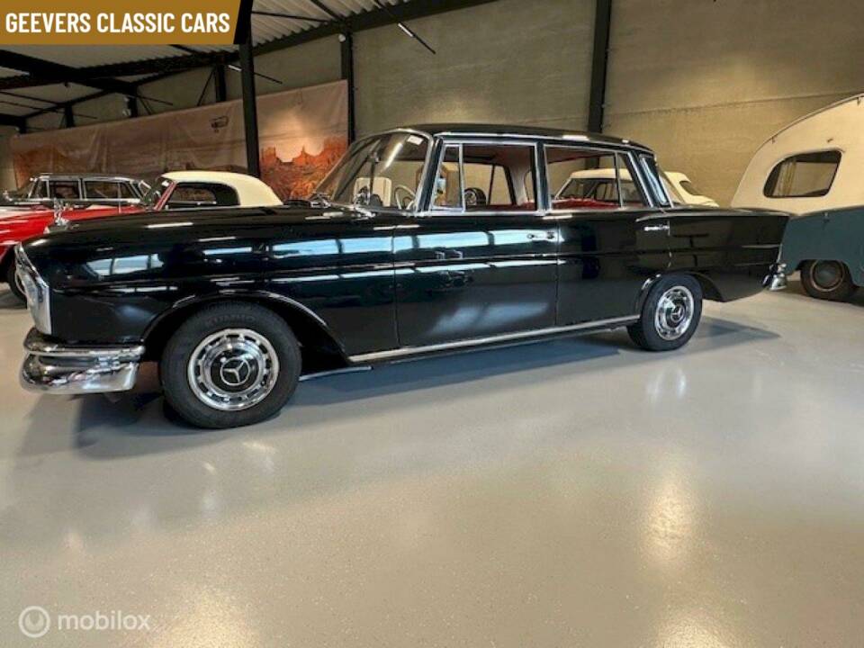 Image 5/20 de Mercedes-Benz 220 S b (1963)