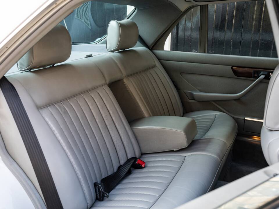 Bild 8/50 von Mercedes-Benz 500 SEL (1984)