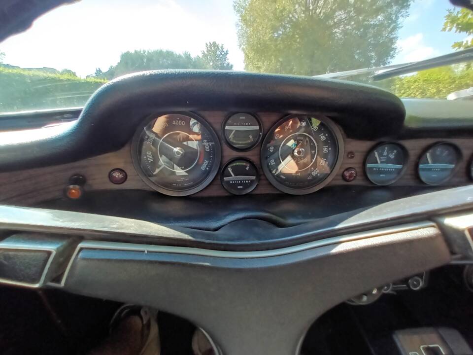 Image 52/73 of Volvo 1800 ES (1972)