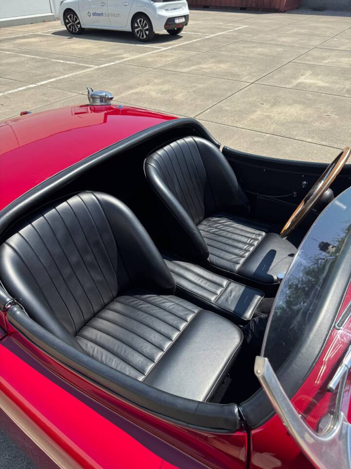 Image 26/34 of Jaguar XK 140 OTS (1955)