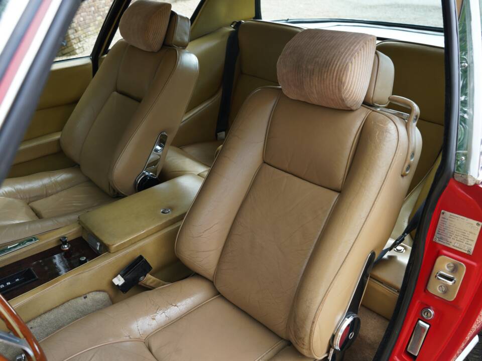 Image 33/50 of Jensen Interceptor MK III (1976)