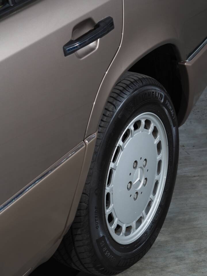 Bild 11/53 von Mercedes-Benz 300 E 4-Matic (1993)