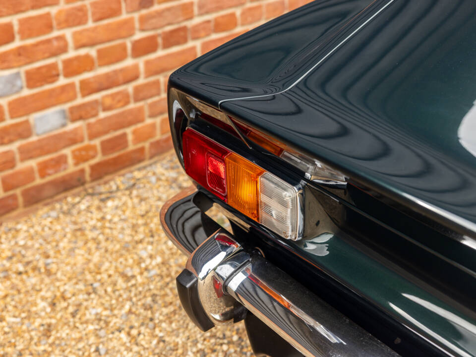 Bild 24/54 von Aston Martin V8 EFi (1987)