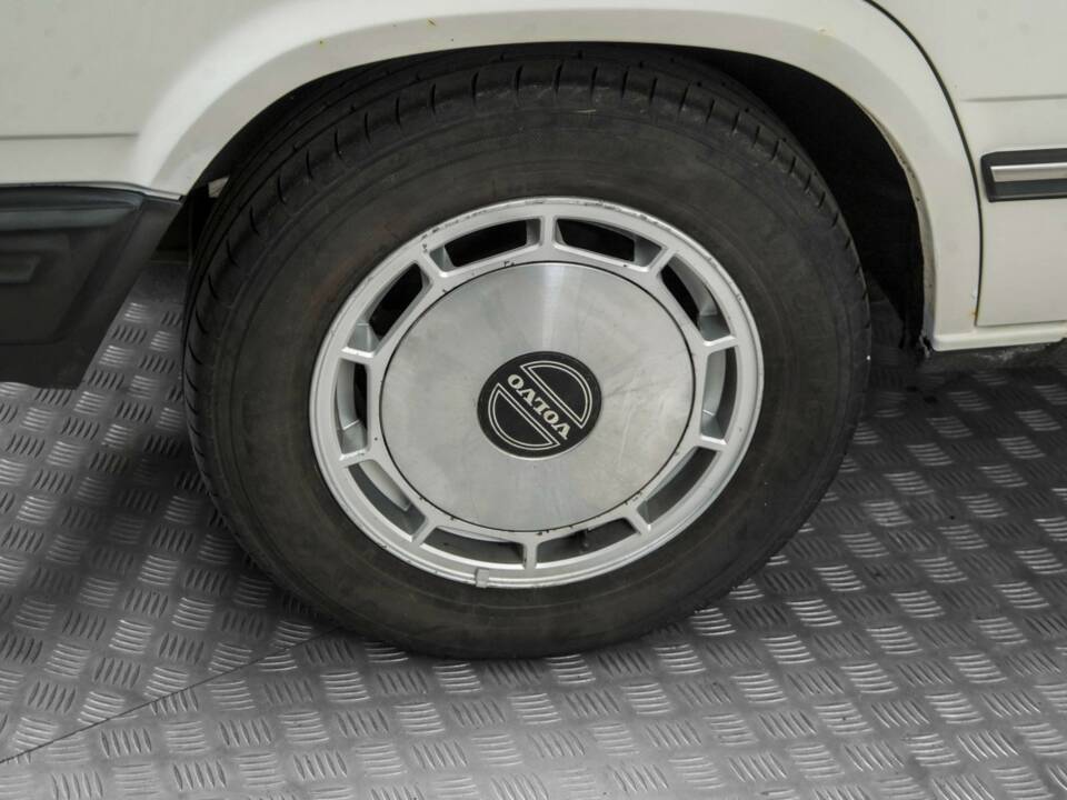 Image 34/50 de Volvo 740 (1984)