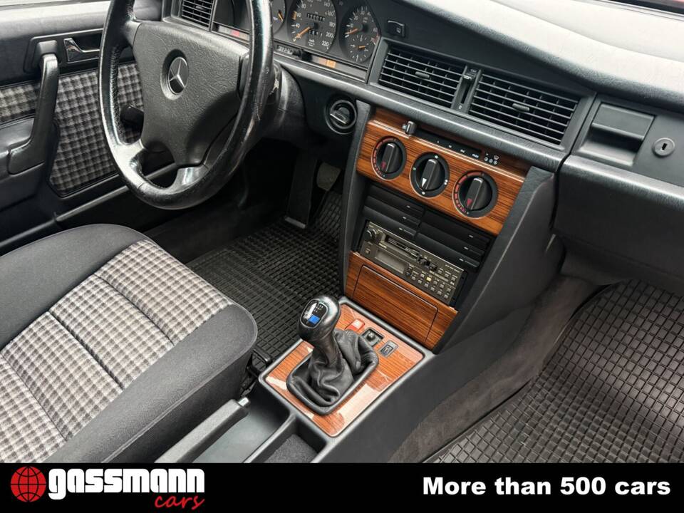 Image 12/15 of Mercedes-Benz 190 E 2.0 (1992)