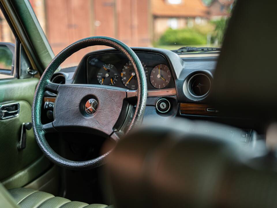 Image 26/53 de Mercedes-Benz 200 T (1982)