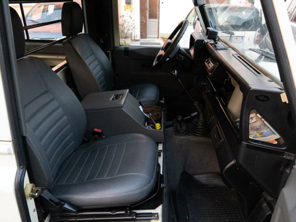 Afbeelding 20/23 van Land Rover Defender 90 Td5 (1999)