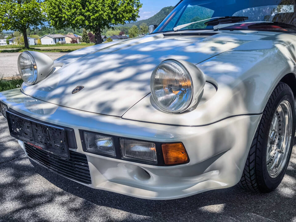 Image 28/36 of Porsche 911 Carrera 3.2 (1985)