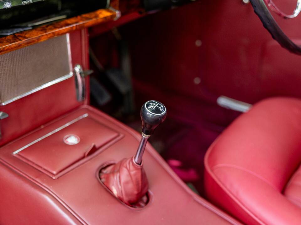 Image 48/50 de Jaguar Mk II 2.4 (1967)