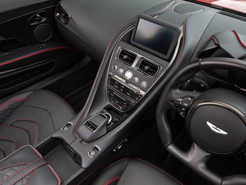 Immagine 52/84 di Aston Martin DBS 770 Ultimate Volante (2023)