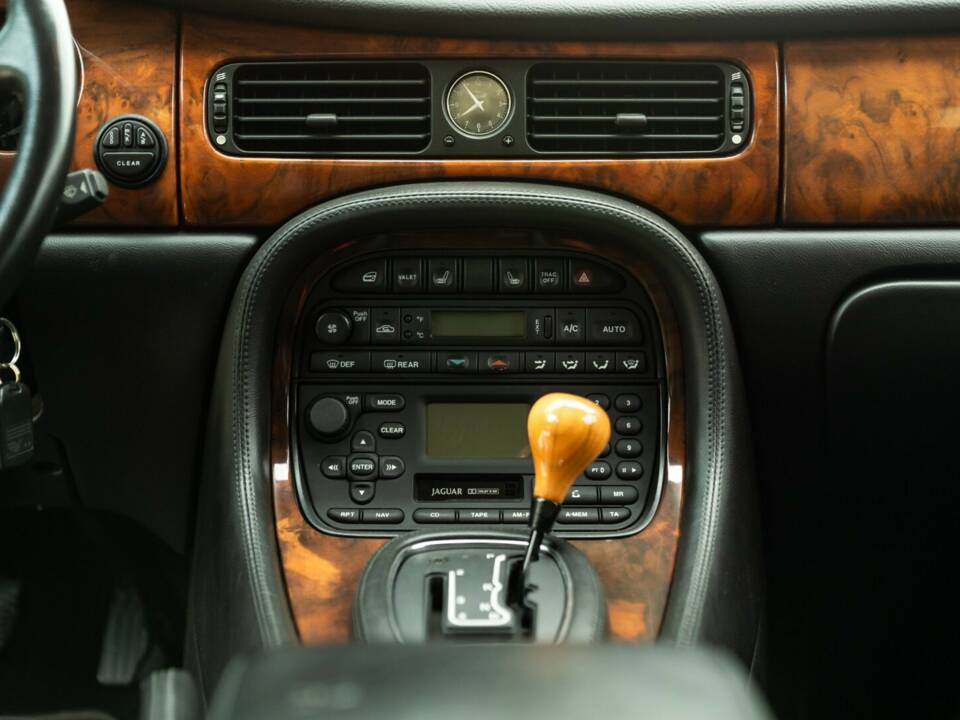 Bild 36/50 von Jaguar XJR 4.0 (2000)